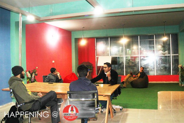 JumpStartPk's tweet photo. Startups taking #mentorship from #CEO '@GateLogix Mr. Umer Arif at @launchpad_7 #dinnerwithCEO #jumpstartinnitiative https://t.co/jWT0pBvzEk