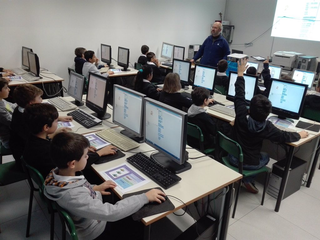 mammanodavid's tweet image. Le scuole di Varese stanno organizzando attività digitali in classe in autonomia dopo il nostro workshop a #glocal15