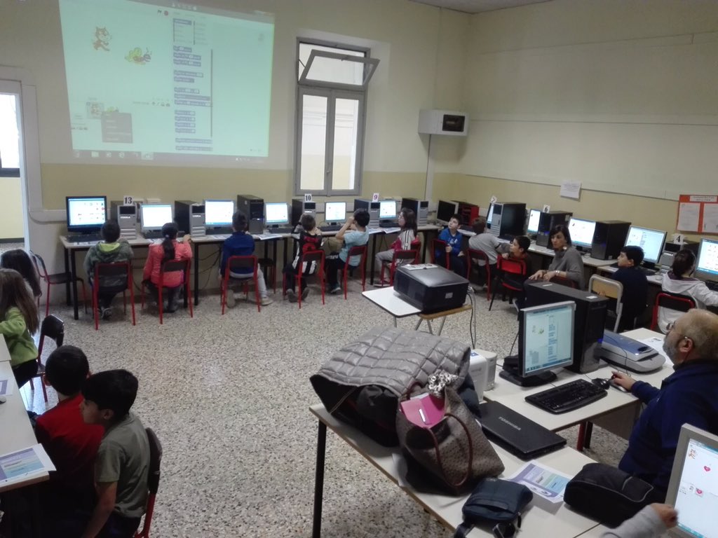 mammanodavid's tweet image. Le scuole di Varese stanno organizzando attività digitali in classe in autonomia dopo il nostro workshop a #glocal15