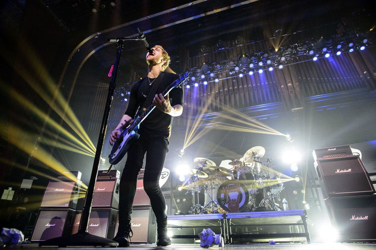 we are the kings and the queens of the new broken scene