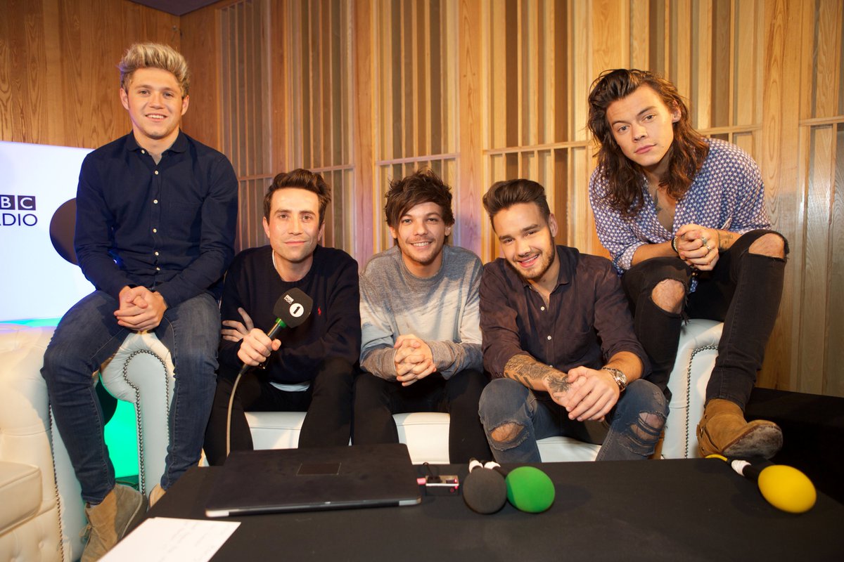 onedirection's tweet image. UK! The band are taking over @BBCR1 for one hour today! Tune in from 1pm #1DR1Xmas bbc.co.uk/radio1