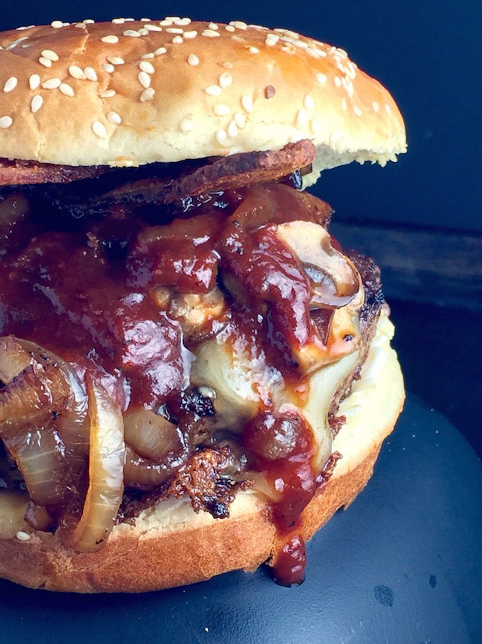 Because, sometimes you just gotta have a burger.
theoptimalistkitchen.com/all-in-bbq-bur…
#bbq #burger #food #recipe
