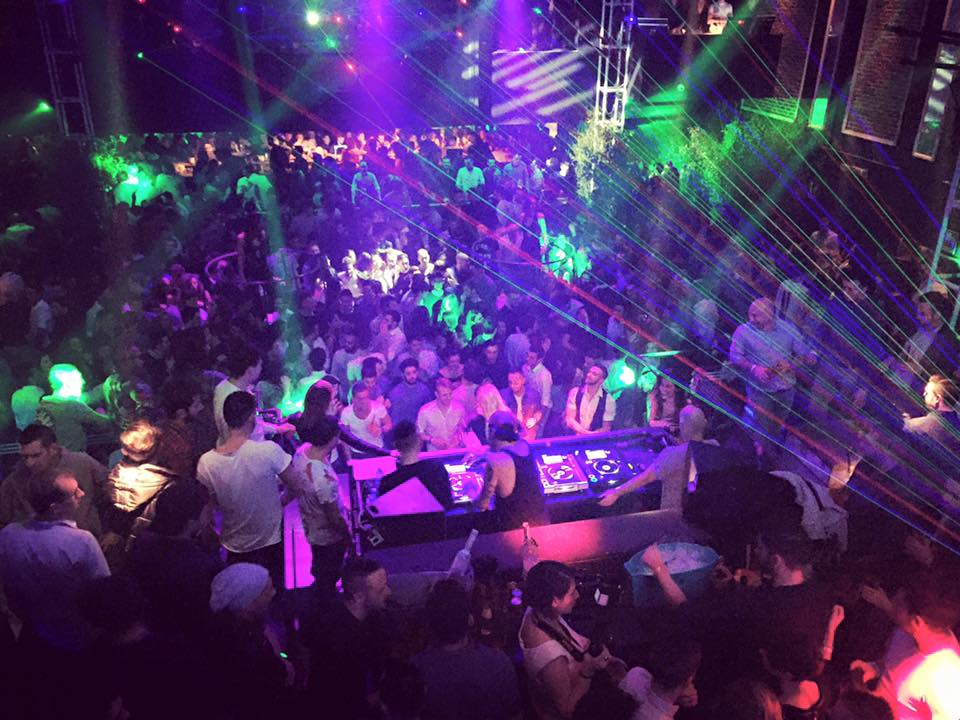 CelebritiesMGMT's tweet photo. [ THROWBACKMONDAY ] Sabato 19/12 - @GEOFROMHELL at #NikitaCostez - Telgate (BG).
#cbbooking #geofromhell #djset https://t.co/t969bPocnc
