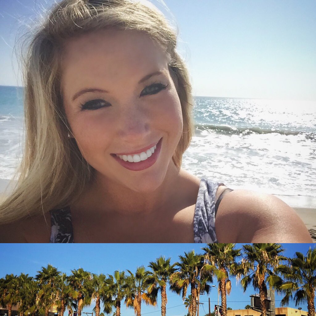 BrittanyBenson3's tweet photo. Thank you LA for palm trees with Christmas lights 🌴🎁🎄 #California #Christmas https://t.co/letUsT5DVx