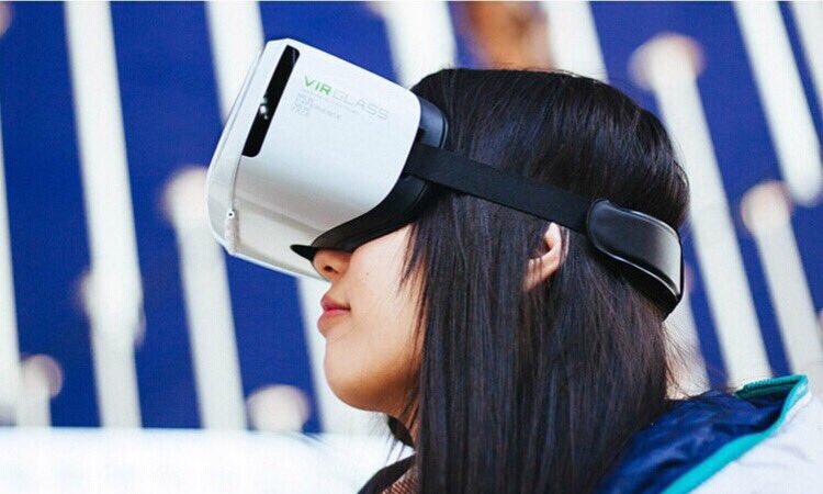 Nieuw! 360 graden video! Een concert vanaf het podium, proefrit in eenTesla? Gratis demo? Info@samsammedia.nl