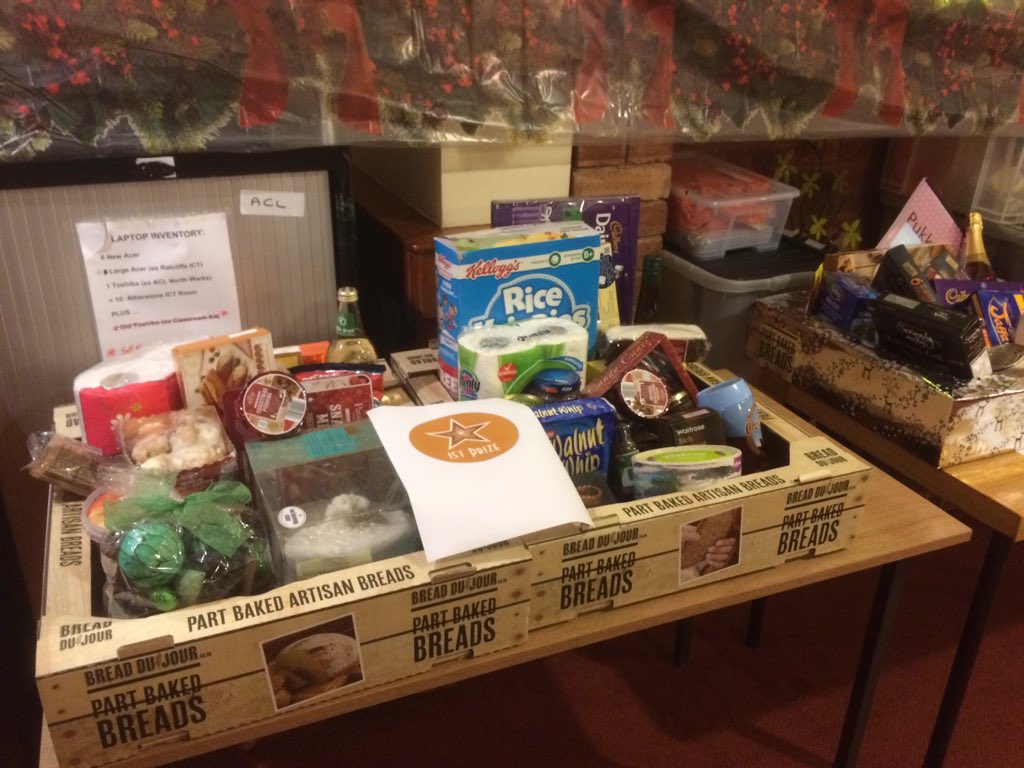 HUBAtherstone's tweet photo. What great raffle prizes for tomorrow's draw@HUBAtherstone @HUBLeamington @HUBStratford  @North_Warks_BC @HUBStudley https://t.co/X6jhL9oJ7E