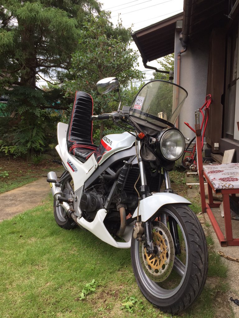 VTZ250三段シート