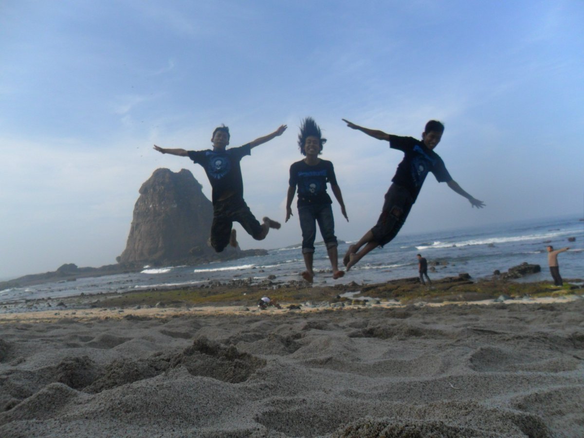 rahmadashadi's tweet photo. melompatlah lebih tinggi kawan , kita pasti bisa :D
@papumabeachjember https://t.co/SYpBusfwaq