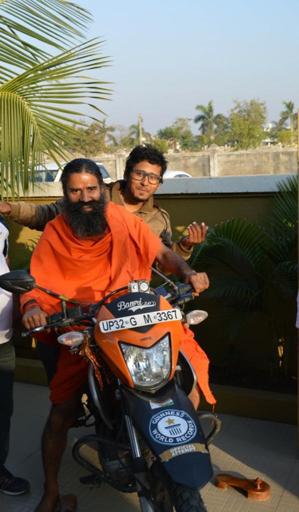 When Baba Ramdev rode Hero Impulse at 54 kph! #BabaRamdev #SwamiRamdev #BabaOnBike #BikerBaba #GuinnessWorldRecord