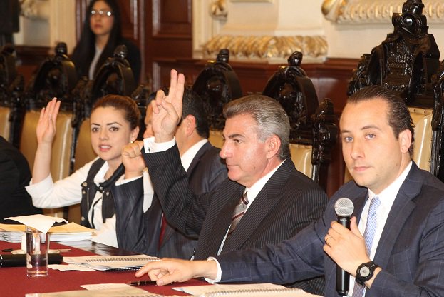 Ultrapuebla's tweet photo. #ENTÉRATE Aprueban por unanimidad Presupuesto de #Egresos2016 del @PueblaAyto https://t.co/HXWoAjwWn3 https://t.co/1Rk76kkBOy