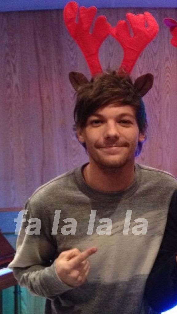 Fandomscreen's tweet image. this lockscreen is a disappointment but I'm in class rn