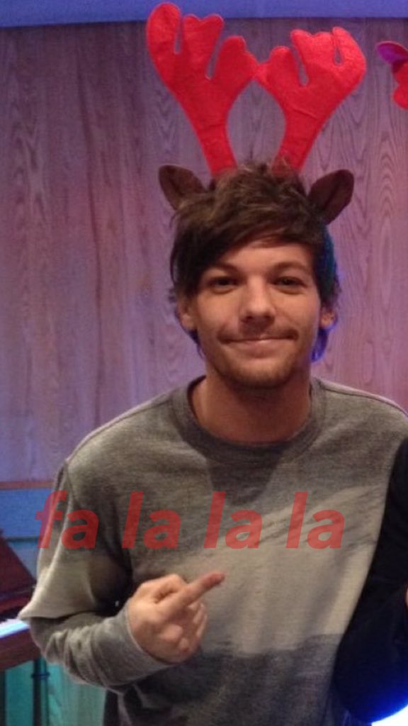 Fandomscreen's tweet image. this lockscreen is a disappointment but I'm in class rn