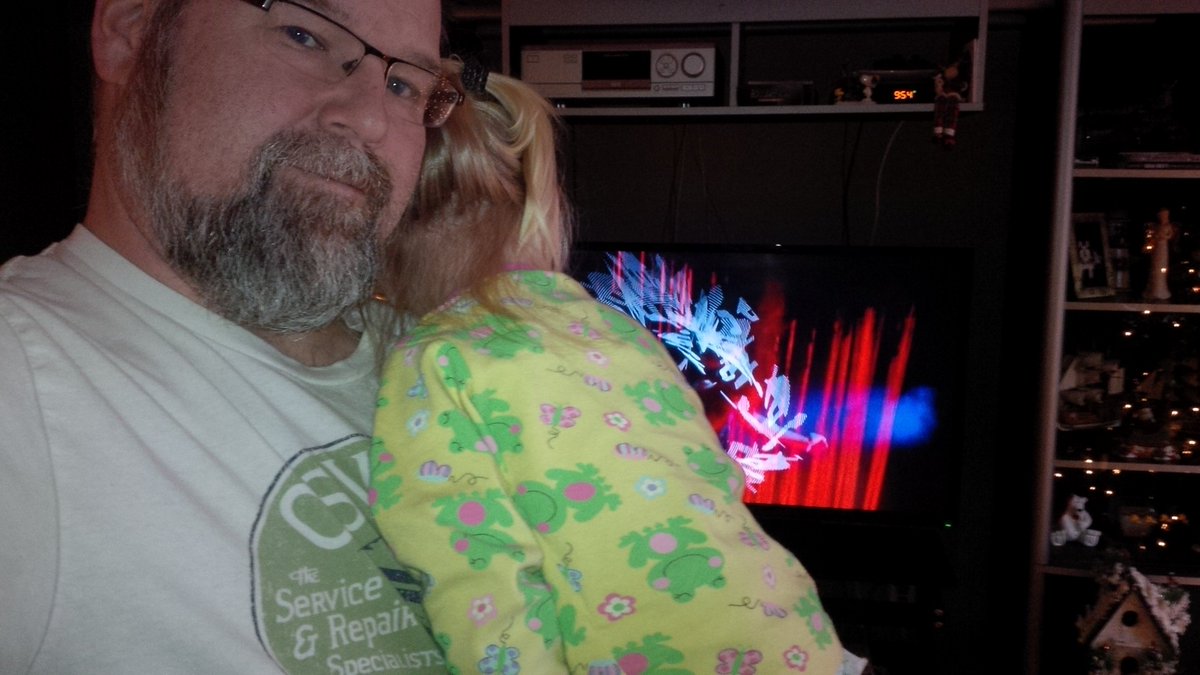 Chris_Spanky's tweet photo. @elliegoulding dancing to lights with my #daughter. #builtfromlove. https://t.co/H9w2ZB6r0o