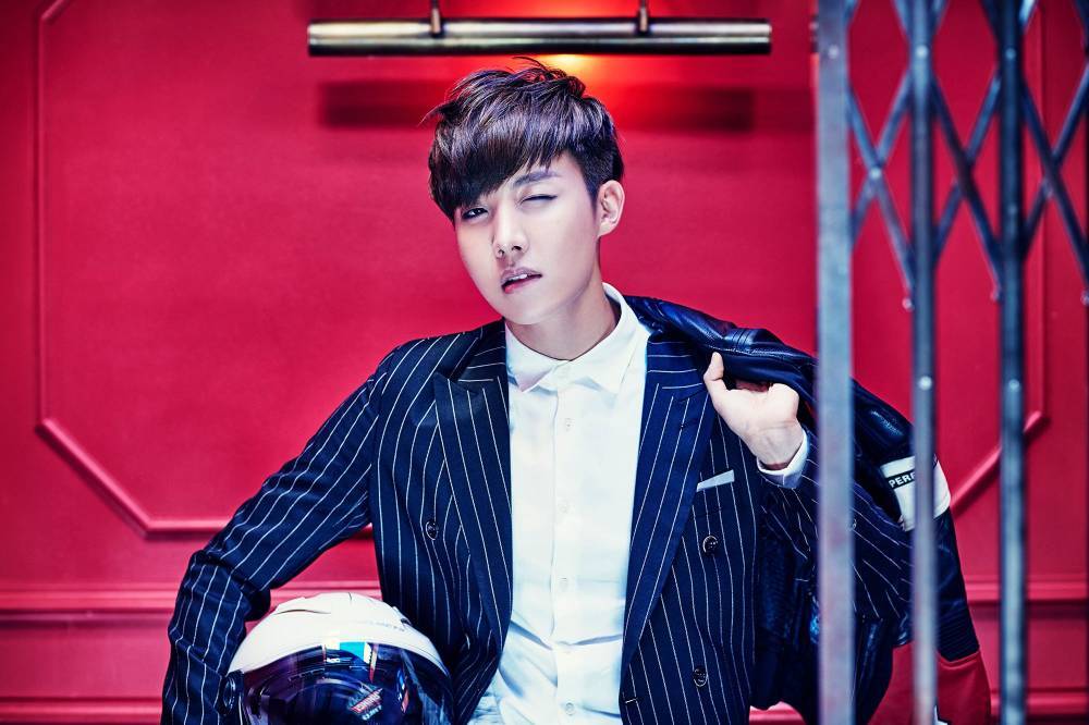 allkpop's tweet image. BTS's J-Hope's '1 Verse' is full of more than just one dope verse!
allkpop.com/article/2015/1…