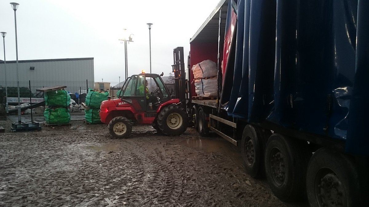 Lots of lovely Hardwood came in today.... Thanks to our yard assistant Euan for unloading it all! #wood #timber