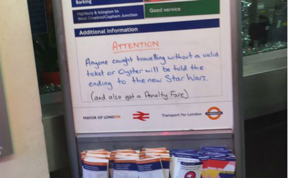 Tube staff leave brilliant Star Wars note for London commuters i100.io/gSBGNJL