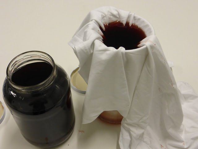 PacharanBlog's tweet image. Las navidades son el momento ideal para terminar nuestro pacharán: sólo hay que filtrarlo. elblogdelpacharan.blogspot.com.es/2015/12/como-f…