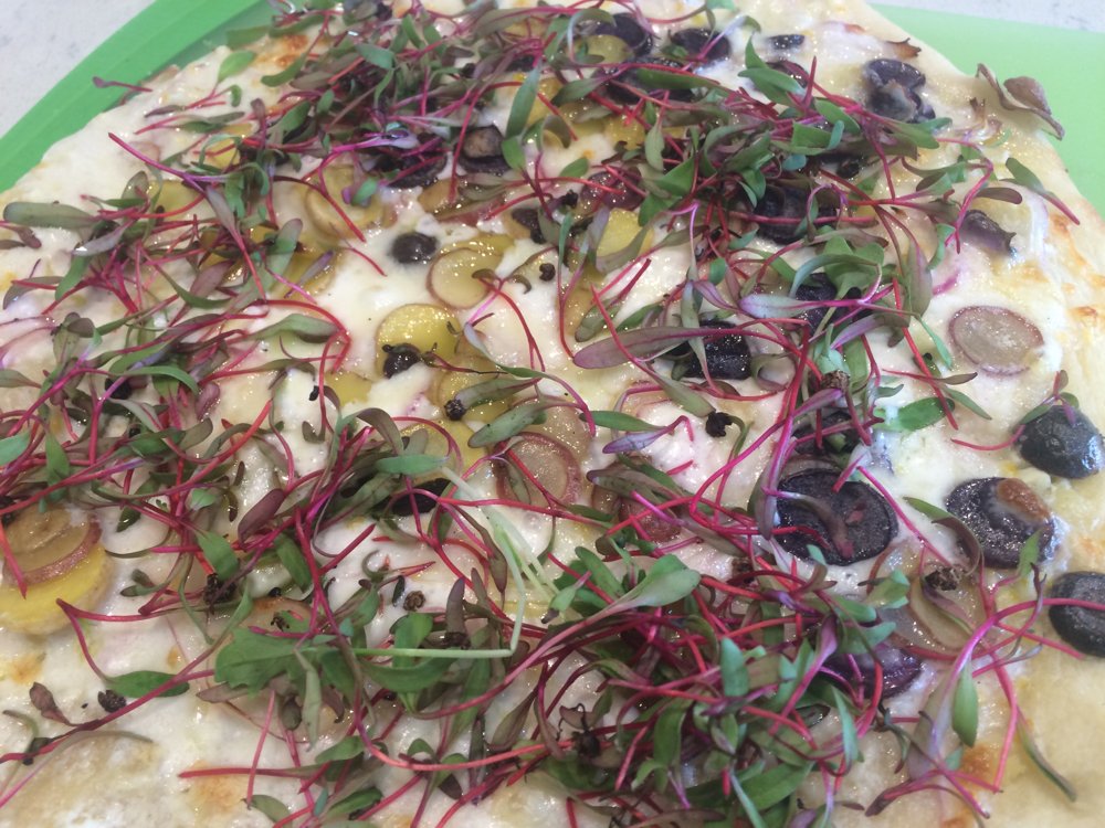passione_pizza's tweet photo. potato pizza with creme fraiche, mascarpone, and bull's blood #eatmorepizza #organic #Berkeleymade https://t.co/ruNpVir2NG