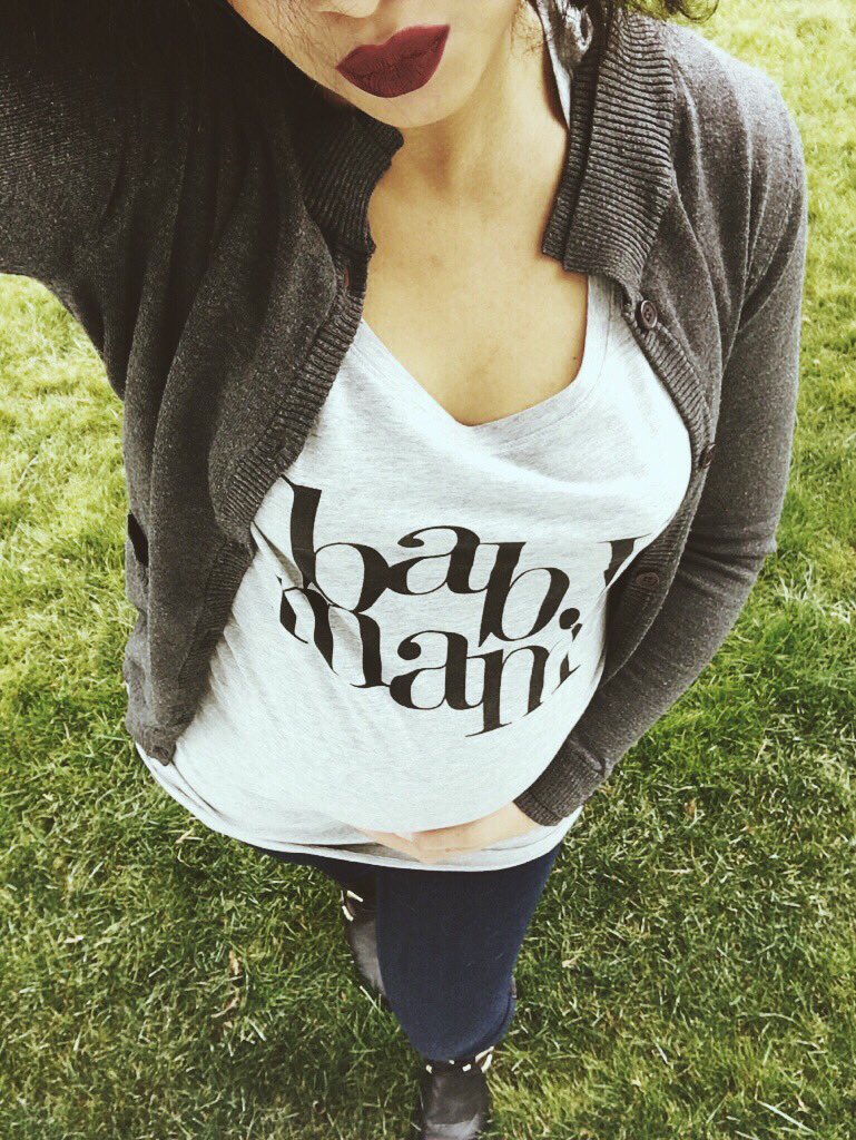 _heathermaee's tweet photo. Baby Mama T-Shirt and my natural hair is out today.. 😳🙊💁🏽 #LaylaJ https://t.co/WjLZ0wLvE9