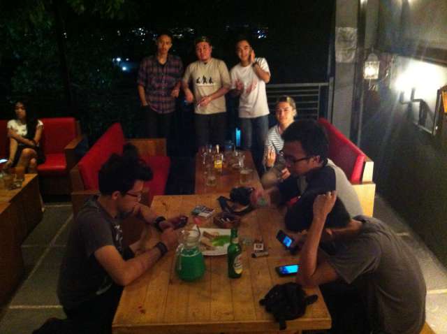 Giftly_FH's tweet photo. @redmeatbar w/ @rustandirahmafi ,@maulanatopandi &amp; rameaans #FlairHolic #DJ #BeerPong #CityLightView https://t.co/LrsT77Bfi6