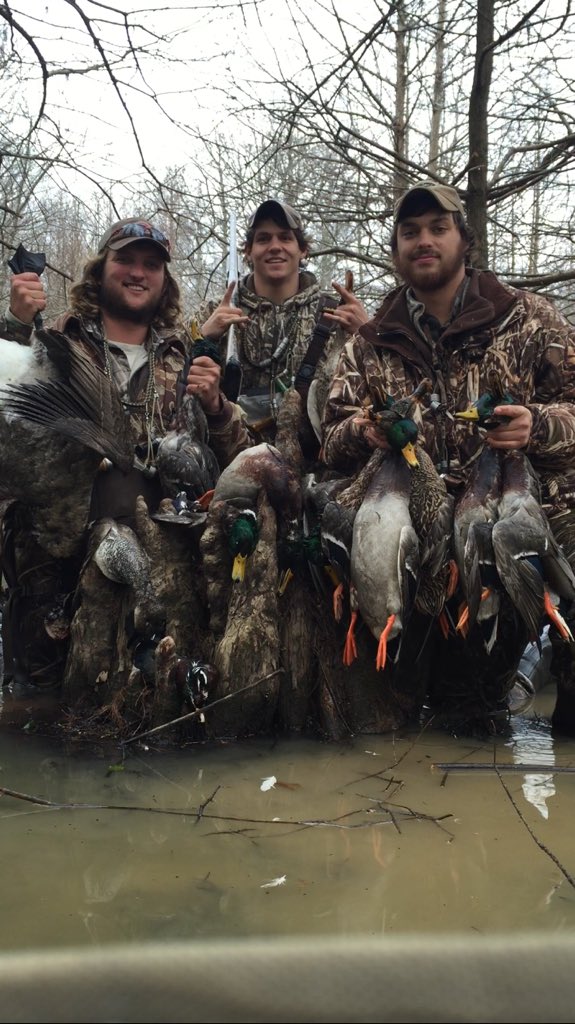 WesBottom's tweet image. Just a few more hunts here recently. @drakewaterfowl your products make it that much better, thank you. #WesBottom