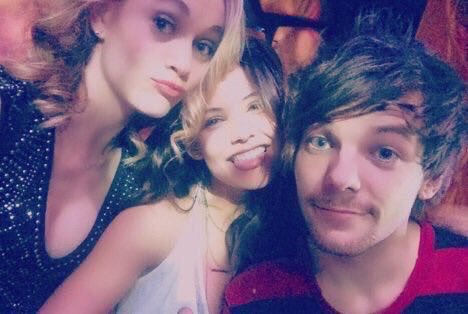 IrishPizza9929's tweet photo. Louisの新しい彼女さん
スターにアイラブユーのジェシカ役の人じゃんか🙂🙂
なんだって🙂🙂
でも応援するよ🙂🙂
Boysの幸せが一番だよね🙂🙂

#VideoMTV2015 One Direction https://t.co/zMVYfneVHf