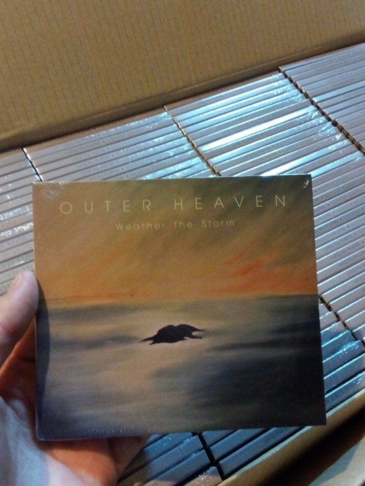 OuterHeavenRock's tweet photo. ¡Ya están aquí las copias físicas de nuestro disco Weather the Storm! Se podrán comprar el 26 en nuestro concierto. https://t.co/DQnfzxaAly