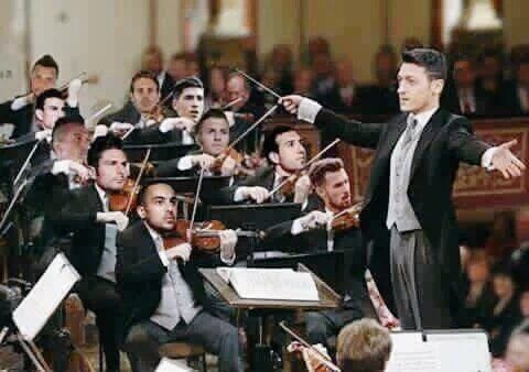 hausofarsenal's tweet photo. Arsene Wenger: “Mesut Ozil is like a musician who always plays the right note."

💁 https://t.co/tOdDKMsAQ6