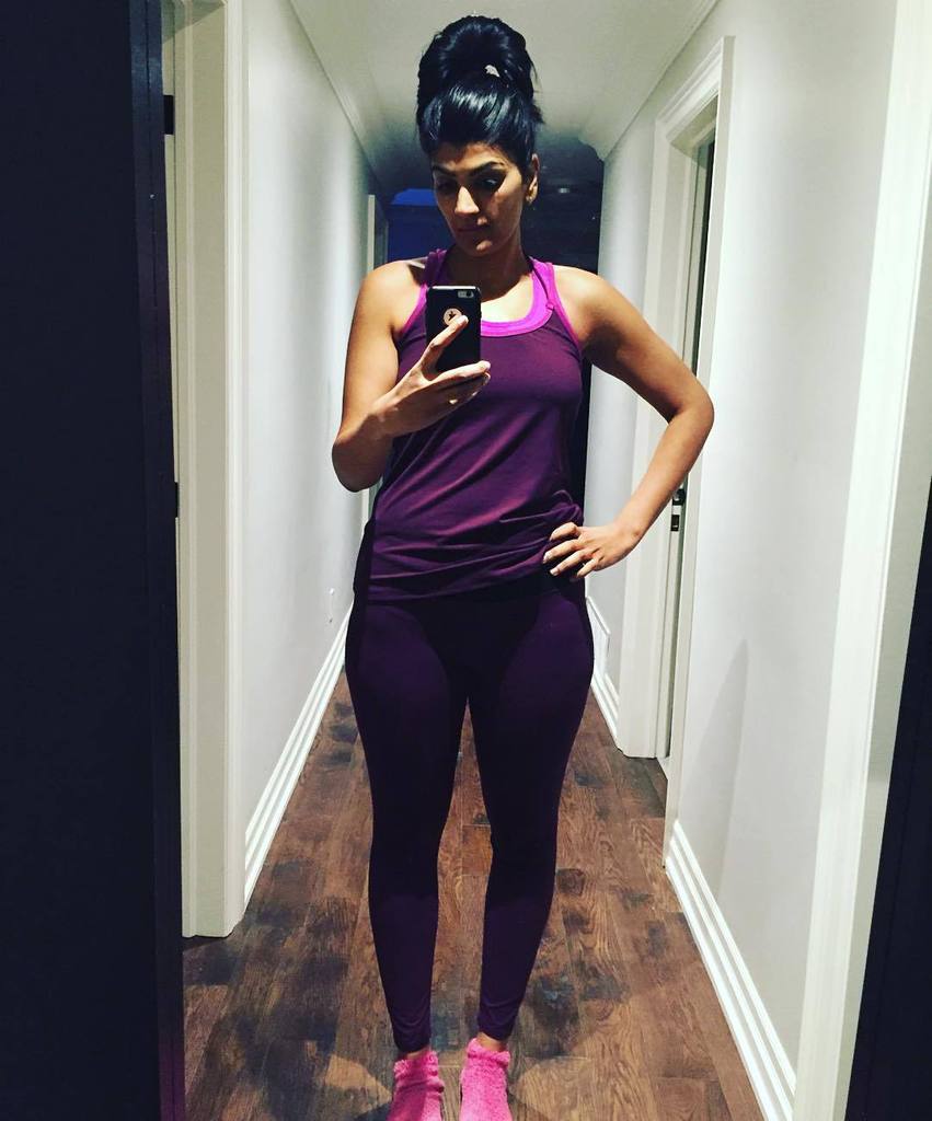 JasBanwait's tweet photo. My purple people eater look #fableticsootd #yoga #fit #gymlooks #fitfam
Ps - it's been 3 … https://t.co/YGgncNhn3J https://t.co/Mz7lI03fWM
