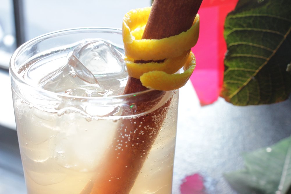 ESKA_Water's tweet image. #TisTheSeasonToSparkle and we celebrate with a #ChaiSpiceBourbonFizz from @brassaii