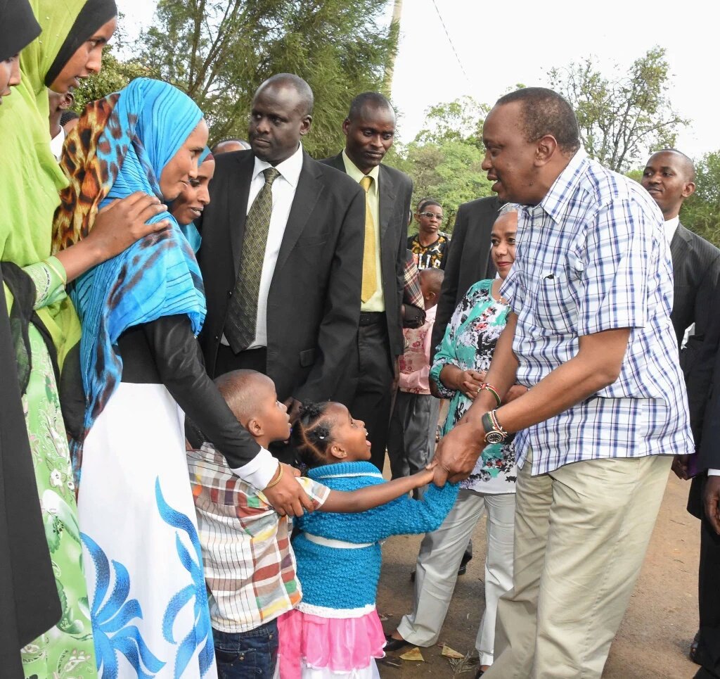 iBazzers's tweet photo. UHURU JOINS
State House staff for an end of year party at State House, Nairobi https://t.co/I8teWSfTld