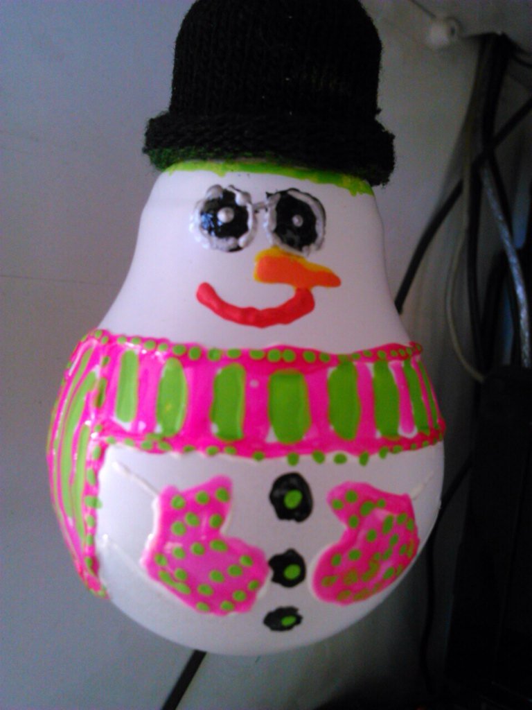 MalnarMeri's tweet image. I think that my teacher from croatia is making this cute snowmans and other things and it is soo cute