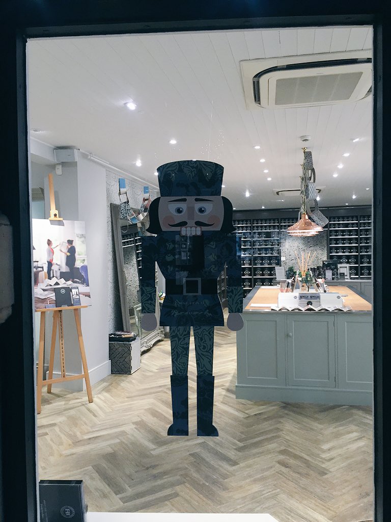 BathinFashion's tweet photo. At your service. @FarrowandBall #walcotst #bath #interiors https://t.co/B7rFeGyVsC