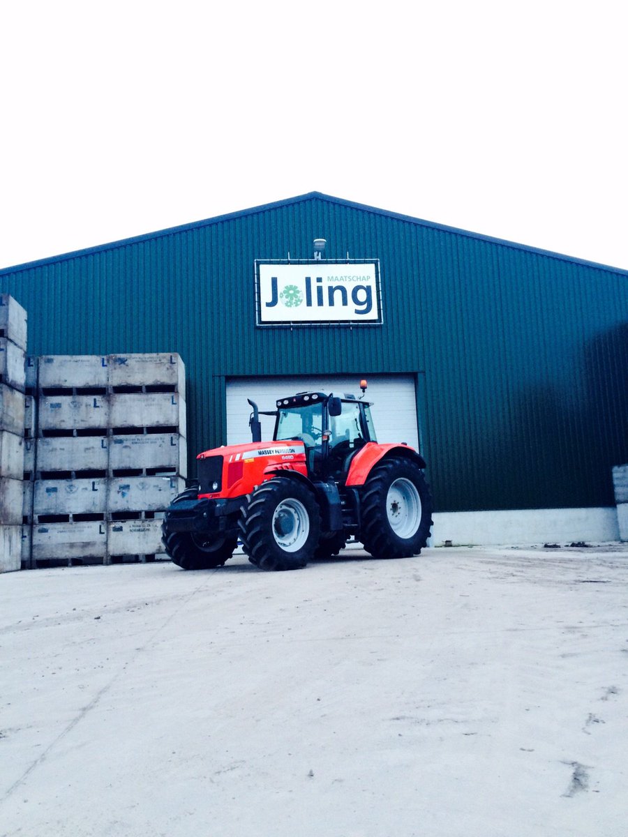 MtsJoling's tweet photo. Inruilmomentje #newholland tm155 #MF6490 https://t.co/3p7BxxOq5C