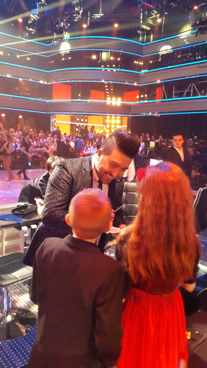LeChrisMarques's tweet photo. Toujours agréable de rencontrer le public lors des pubs durant les primes #DALS ! 😊
@DALS_TF1 https://t.co/i0ehpHRhmD