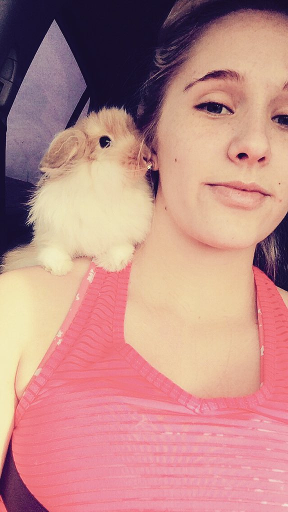 katelynn_flack's tweet photo. Coming home to NM and Lorax thought he needed to sit on my shoulder...😒😂🐰💕 https://t.co/4XiP5yeR0v