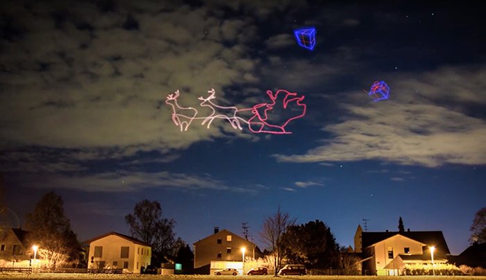 CapTheMomentPic's tweet photo. World's First Drone Light Painting Rings In the Holidays with Style | Fstoppers https://t.co/pj2Zj01ilu https://t.co/hqDrwCmKvZ