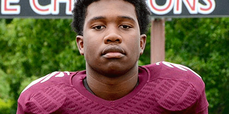 people's tweet photo. Tennessee football star dies shielding teen girls from bullets in Knoxville gang shooting https://t.co/XZHNfesn9Y https://t.co/lZHjc2psse