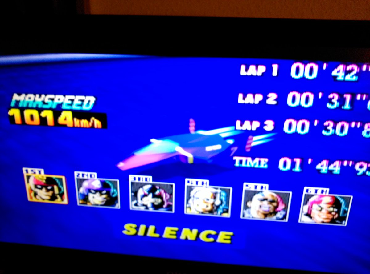 gamerstrato's tweet image. Esto mola. Retro en gráficos pero la jugabilidad sigue intacta #fzero64