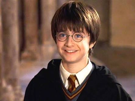preferequal's tweet image. Harry Potter
harry está respirando, menos 50 pontos pra grifinoria 
fazia uns "bibidi bobidi boo" com sua varinha