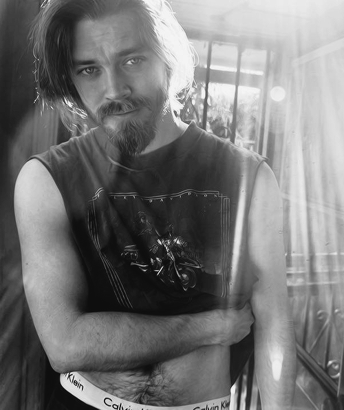 Today it\s also Tom Payne( birthday. Happy birthday :) 