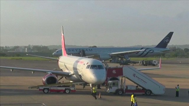 CNEWS's tweet photo. Fausse bombe dans l'avion #AF463 > L'ex-policier placé en garde à vue remis en liberté
>> https://t.co/RsD1n1TVXB https://t.co/JNTN0pvNZo