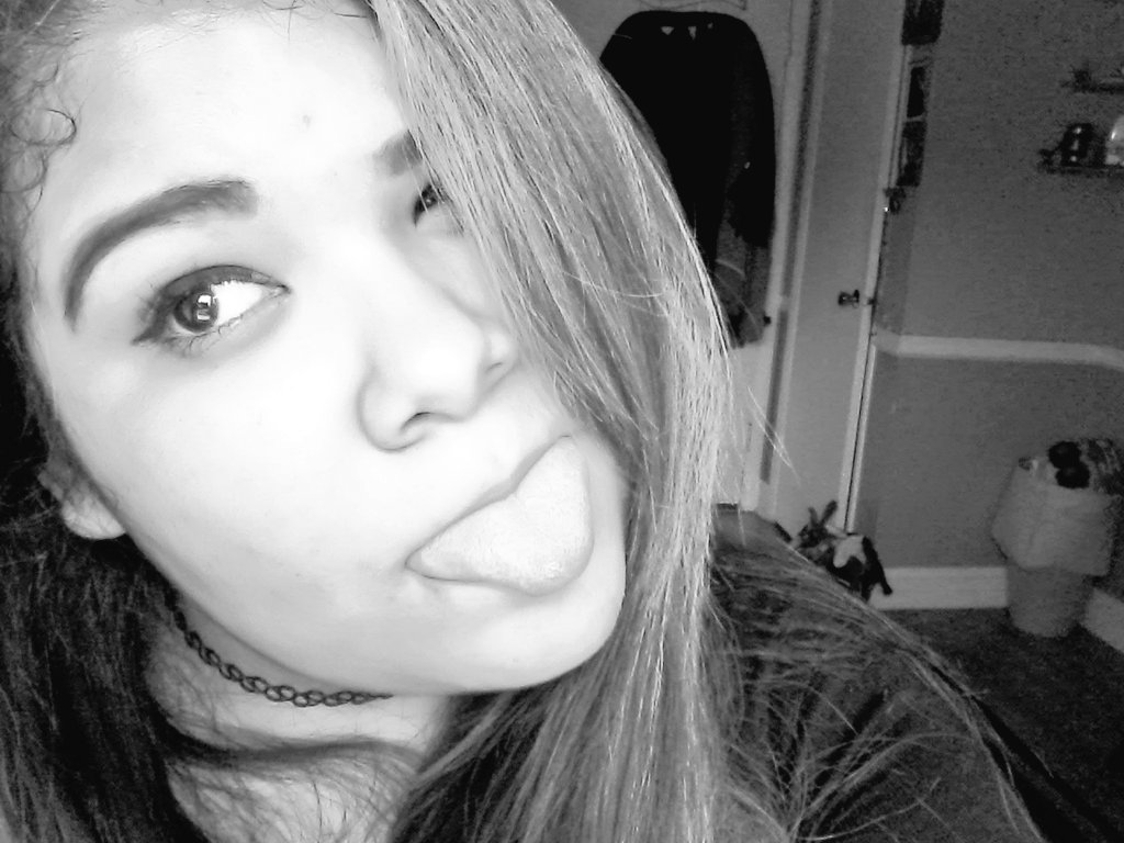 | | No scars to your beautiful. 💙💚 hewo