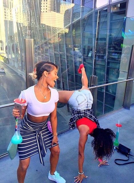 grlsonlinediary's tweet photo. Be silly together 😝 https://t.co/ZfNHkjbb7T