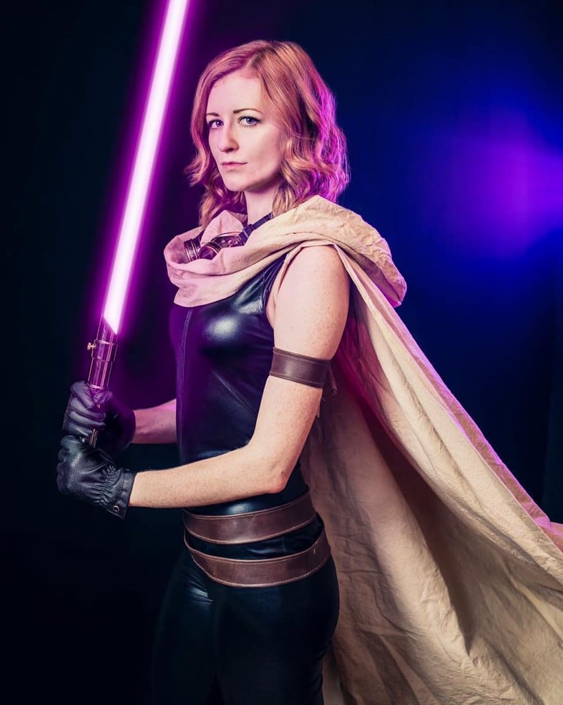 Can we just talk about how gay I am for @LisaHPG because look at this Mara Jade...