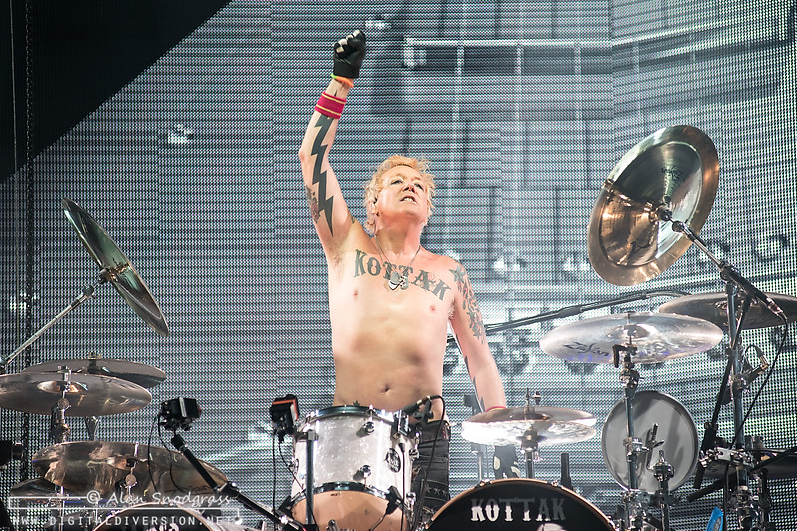 scorpions's tweet photo. Happy Birthday to our very own @JKottak! #KottakAttack #Scorpions (Photo by Alan Snodgrass) https://t.co/lJCBjVhrNW