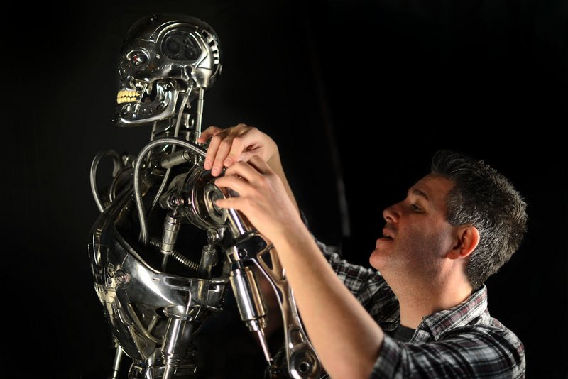 GARYCOLEIV's tweet photo. I WAS DIRECTING THIS TERMINATOR PROMO NOT TOO LONG AGO. https://t.co/tAMU614ITt