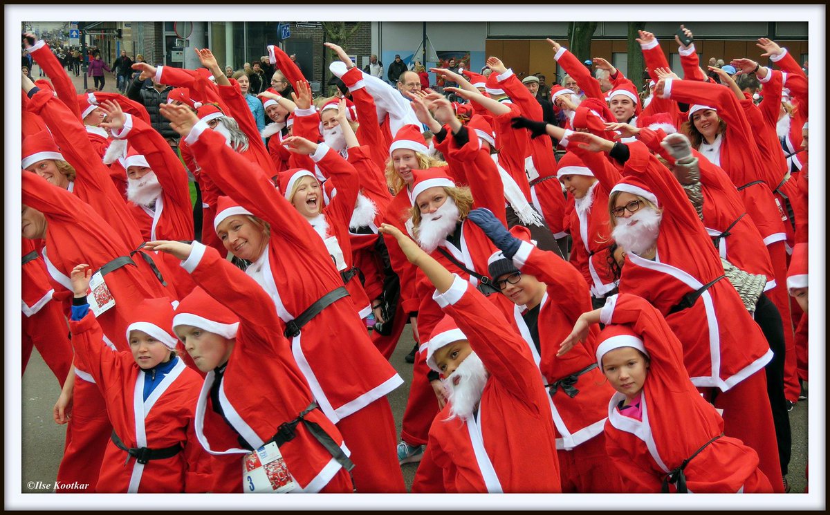 IKootkar's tweet photo. Ook de #SantaRun 2015 was weer een groot succes! #Rotery #DenHelder https://t.co/TvRJFCWXBj