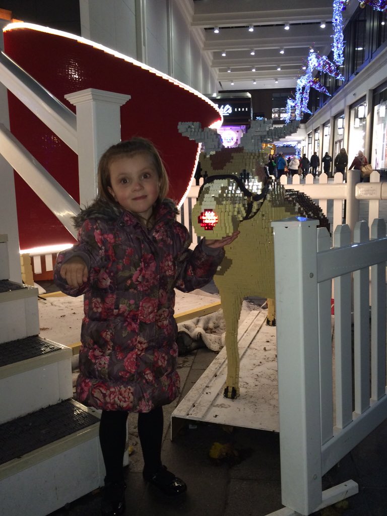 surigby's tweet photo. @Liverpool_ONE #legosleigh https://t.co/lGc9K1Tk1o