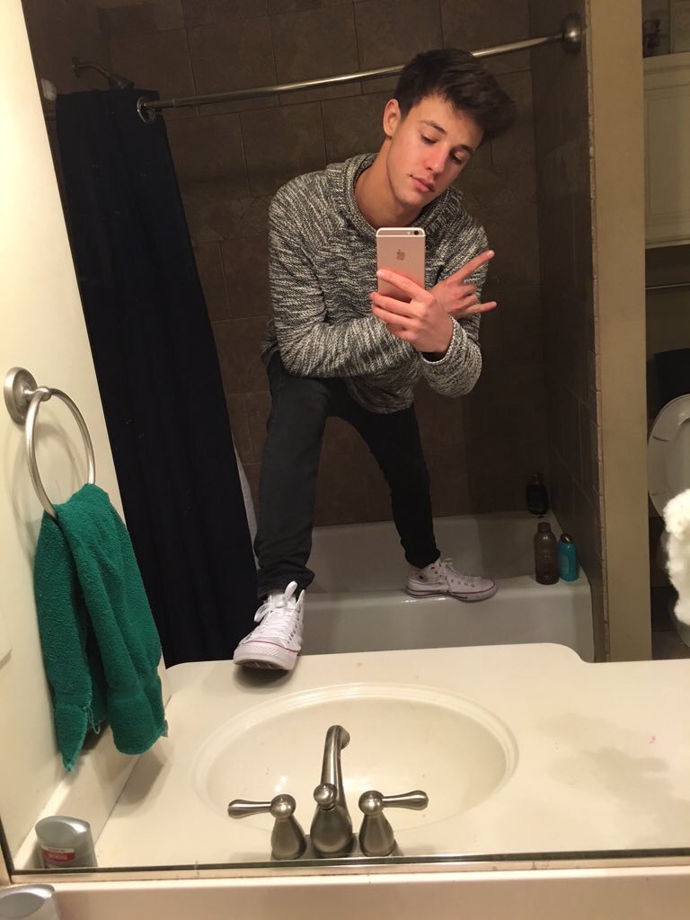 hotguyoverdose's tweet photo. BE MY BOYFRIEND https://t.co/YlcaMxkhWg
